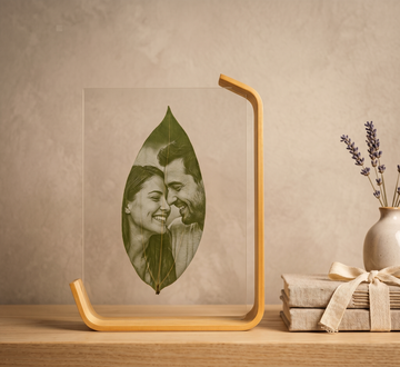 Personalisiertes Lorbeerblatt mit Foto-Gravur im Natural-Edge-Rahmen