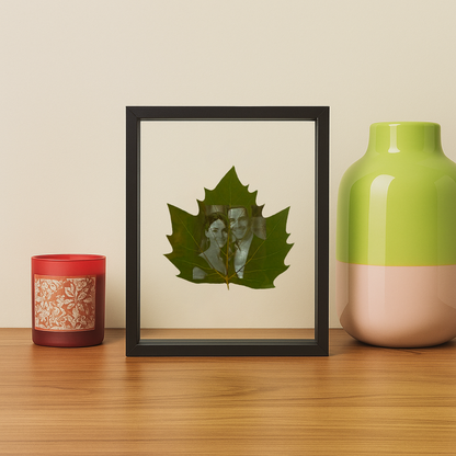 Personalisierte Gravur auf echtem Wutong Blatt mit schwarzen Rahmen 25x20cm Glas