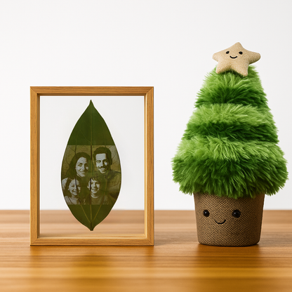 Personalisierte Gravur auf echtem Lorbeer Blatt mit holzfarbenem Rahmen 20x15cm Glas