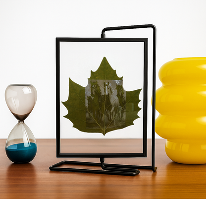 Personalisierte Gravur auf echtem Wutong Blatt mit schwarzem 360° Rahmen 25x20cm Acrylglas