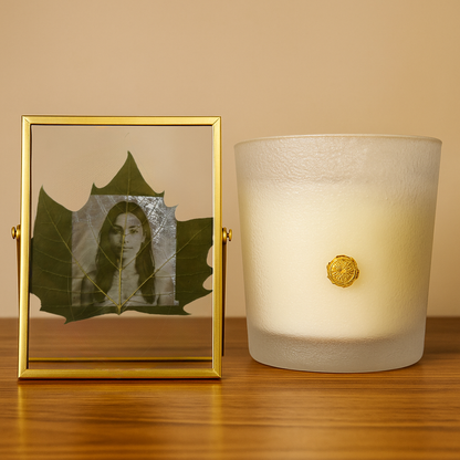 Personalisierte Gravur auf echtem Wutong Blatt mit goldfarbenem Rahmen 20x15cm Glas