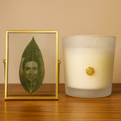 Personalisierte Gravur auf echtem Lorbeer Blatt mit goldenem Rahmen 20x15cm Glas