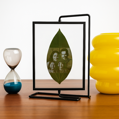 Personalisierte Gravur auf echtem Wutong Blatt mit schwarzem 360° Rahmen 25x20cm Acrylglas